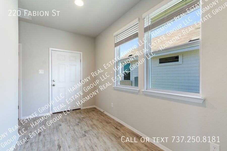 220 Fabion St - Photo 7 of 33