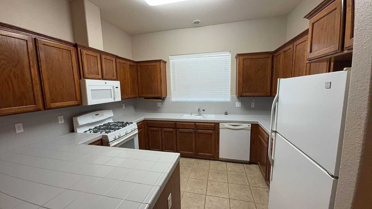 2143 S Church Ave - Photo 3 of 11