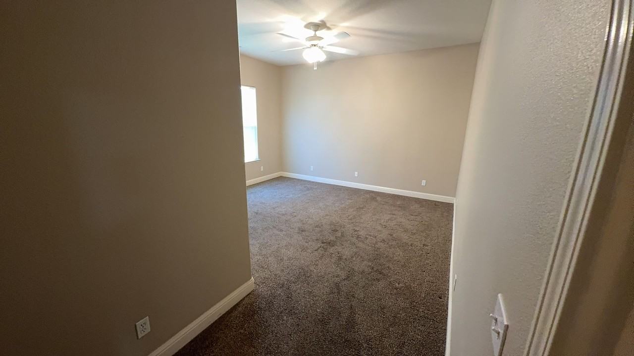 2143 S Church Ave - Photo 5 of 11