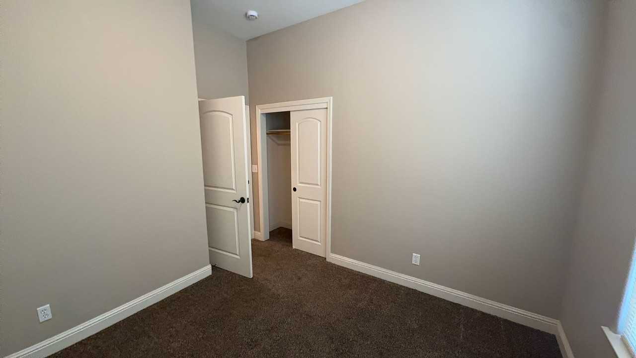 2143 S Church Ave - Photo 6 of 11