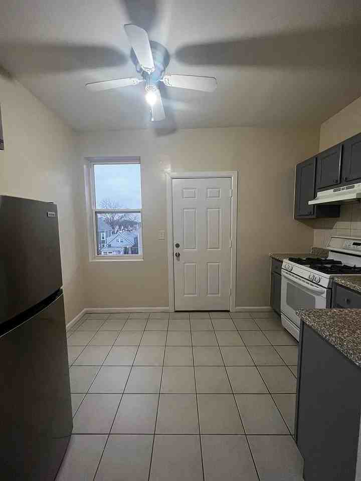 4306 W Shakespeare Ave #3 - Photo 6 of 8