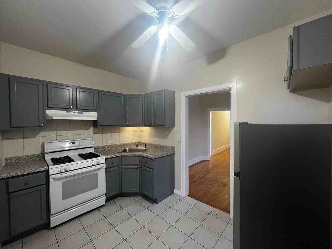 4306 W Shakespeare Ave #3 - Photo 7 of 8