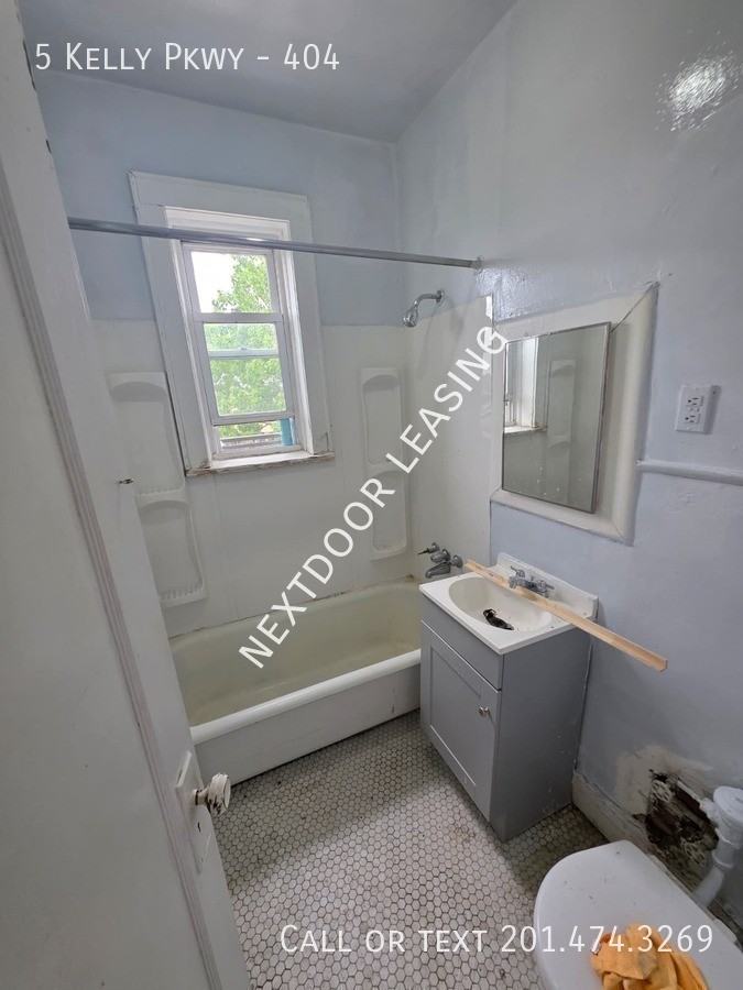5 Kelly Pkwy #404 - Photo 2 of 6