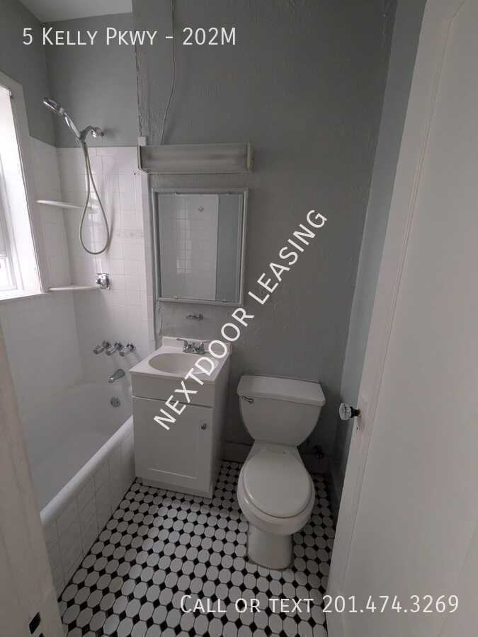 5 Kelly Pkwy #202M - Photo 2 of 5