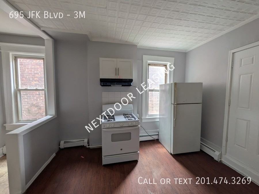695 Kennedy Blvd #3M - Photo 2 of 8