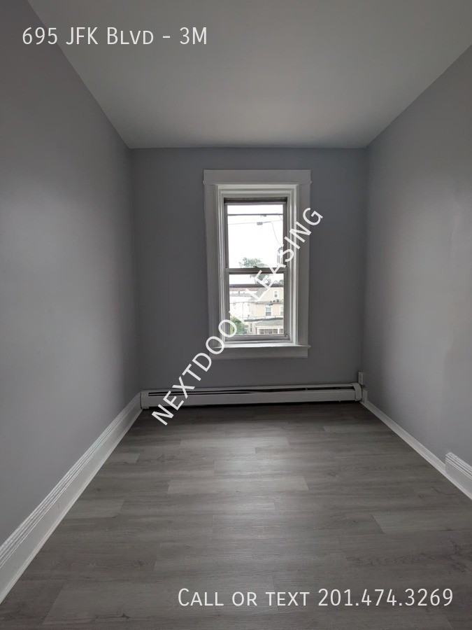 695 Kennedy Blvd #3M - Photo 5 of 8