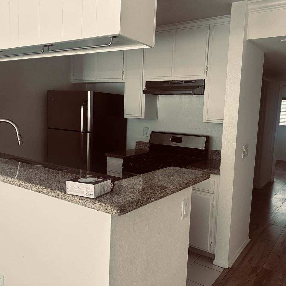 5224 Kester Ave #9 - Photo 7 of 11