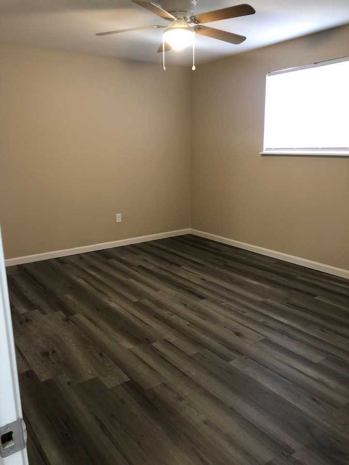 741 Boone St #C - Photo 5 of 30