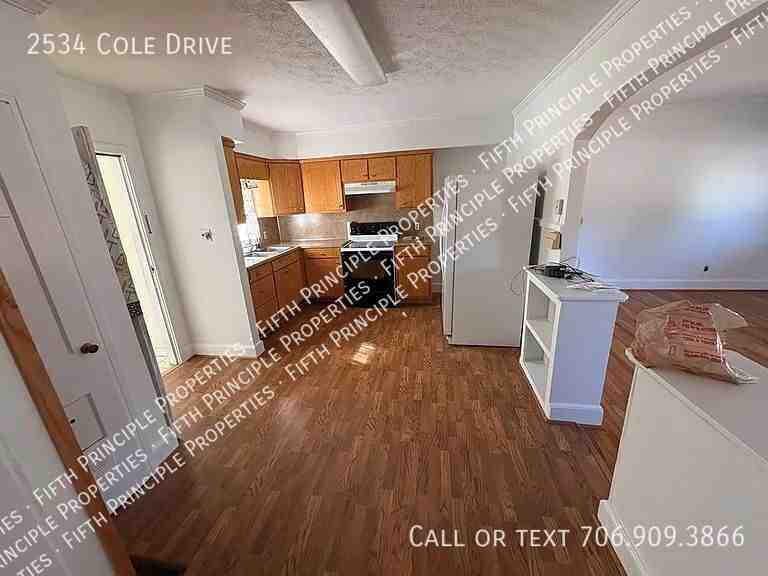 2534 Cole Dr - Photo 3 of 15