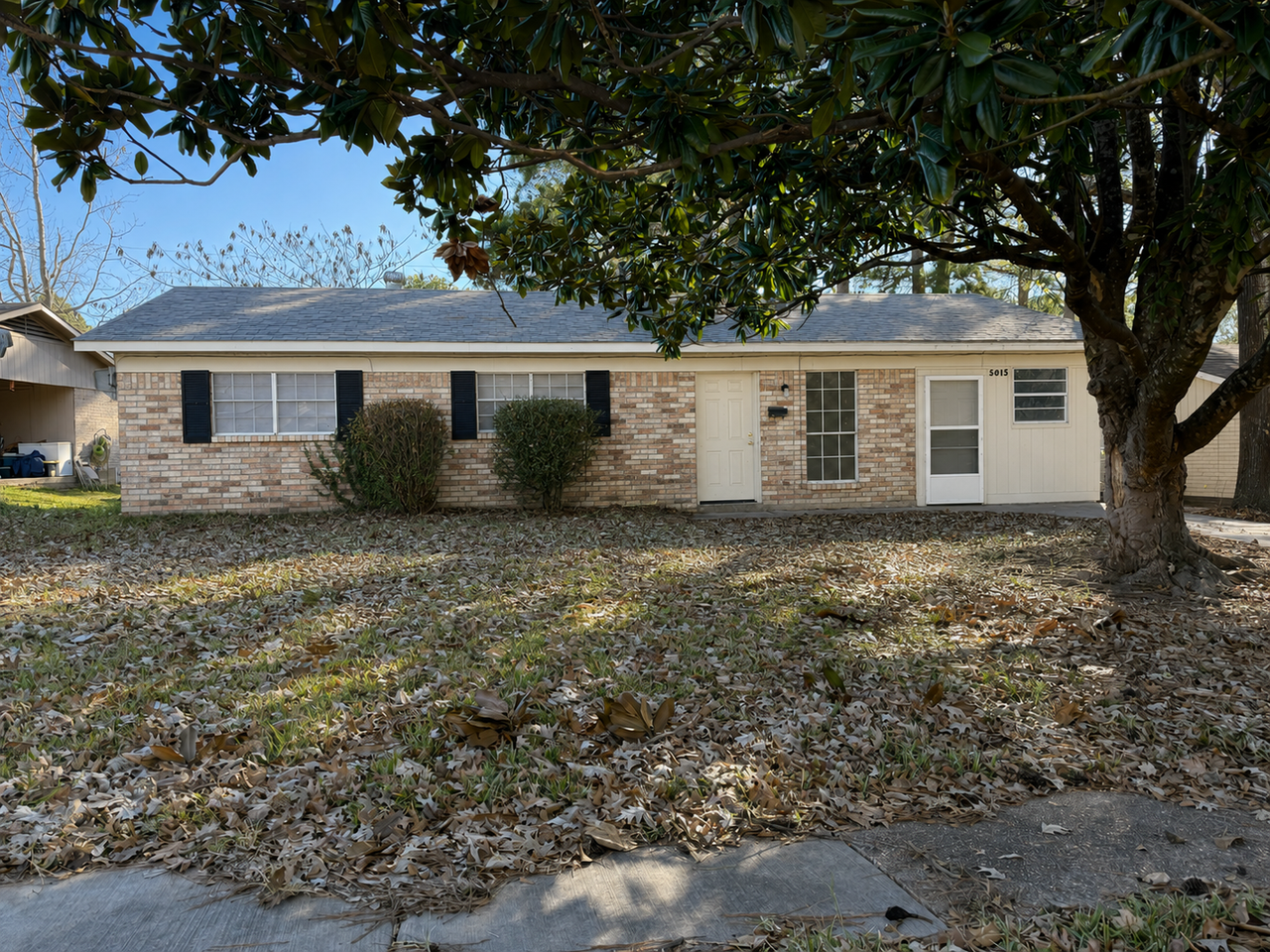 3013 Hazel Cir - Photo 2 of 11