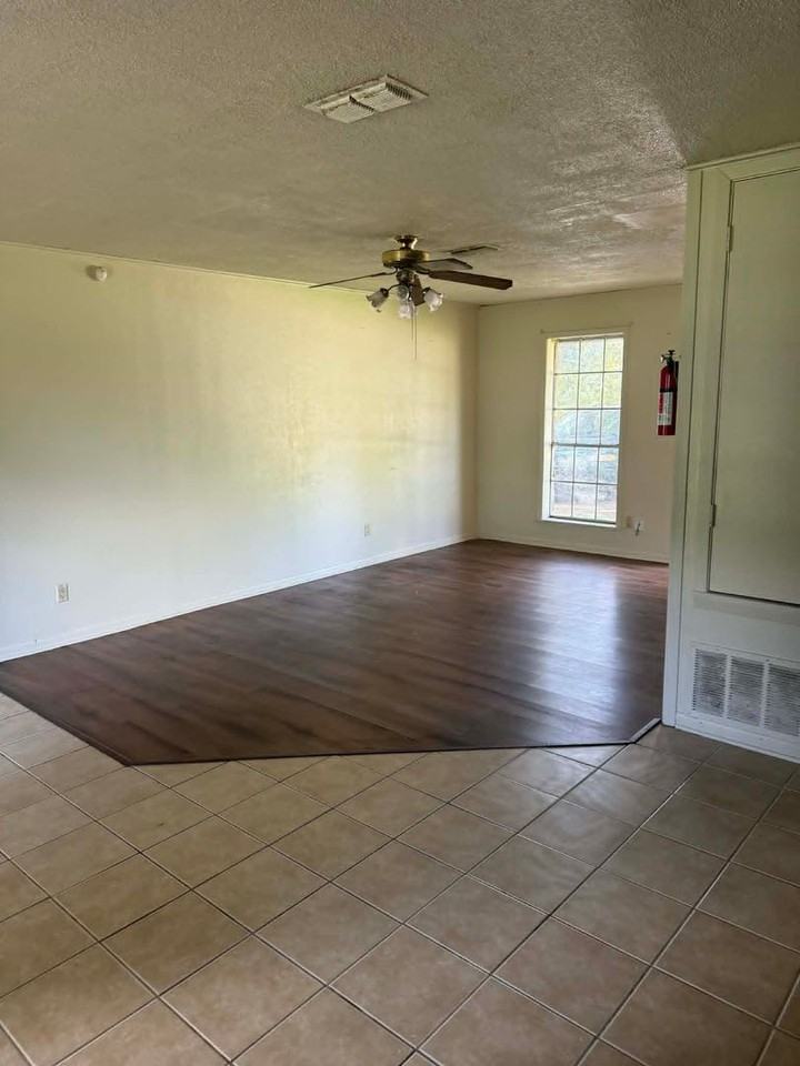 3013 Hazel Cir - Photo 3 of 11