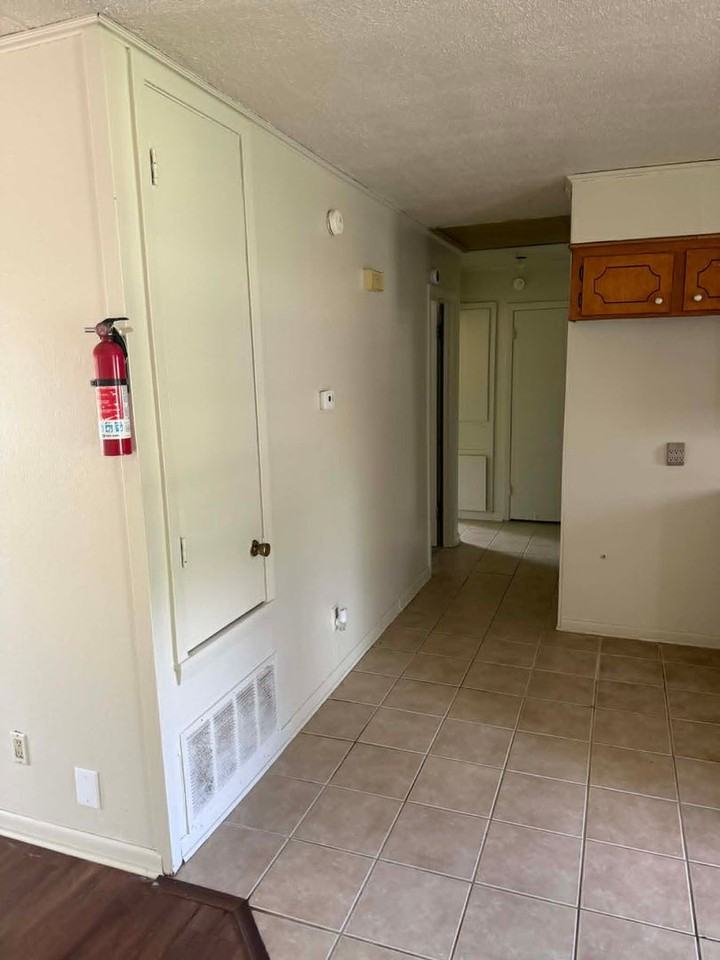3013 Hazel Cir - Photo 4 of 11