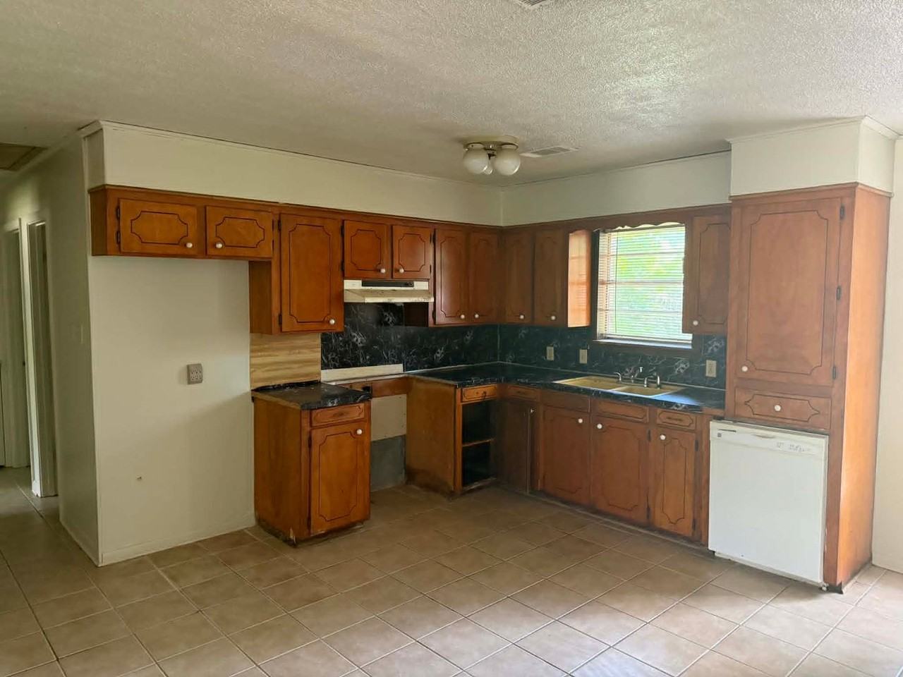 3013 Hazel Cir - Photo 6 of 11