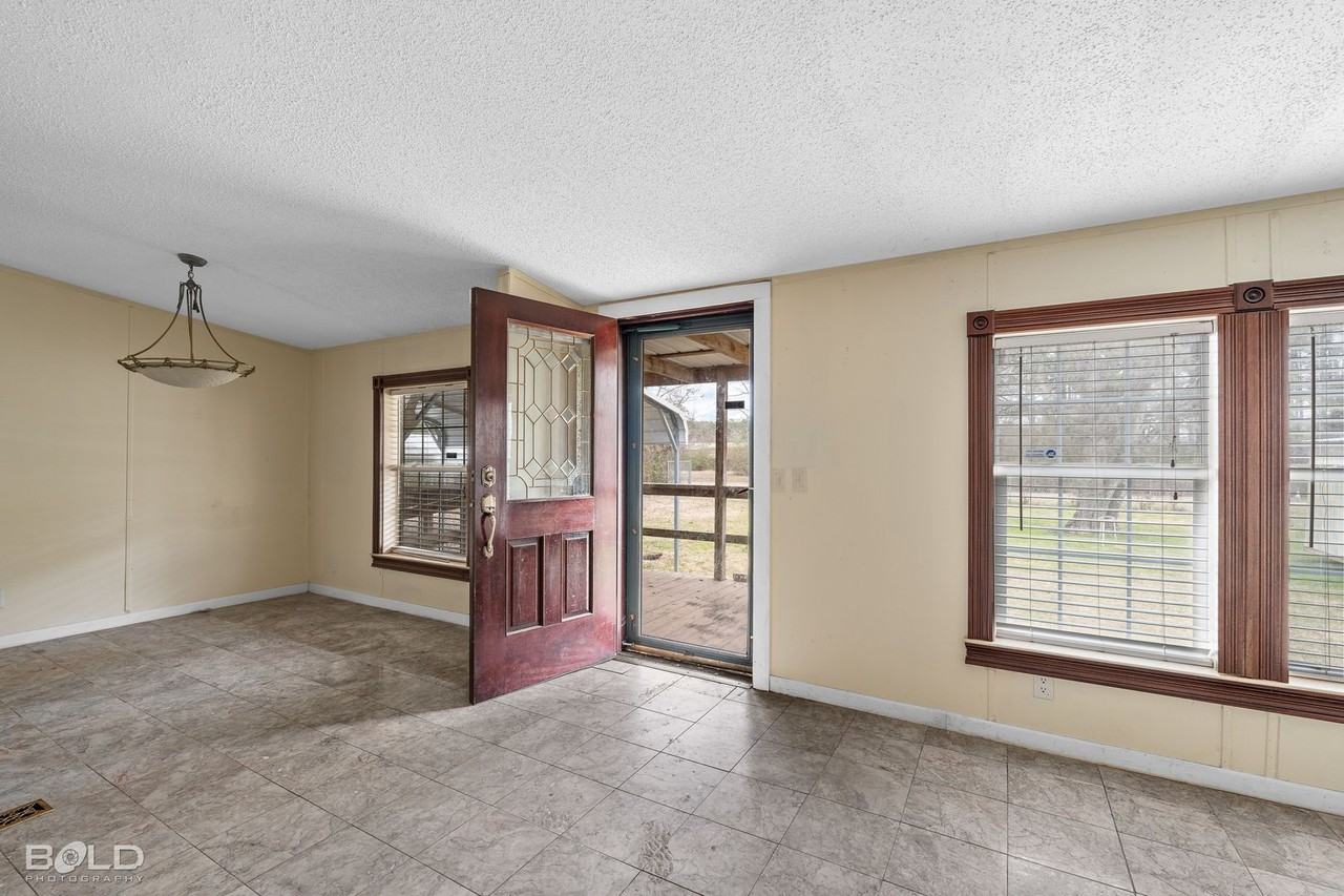 207 Moore St - Photo 6 of 28