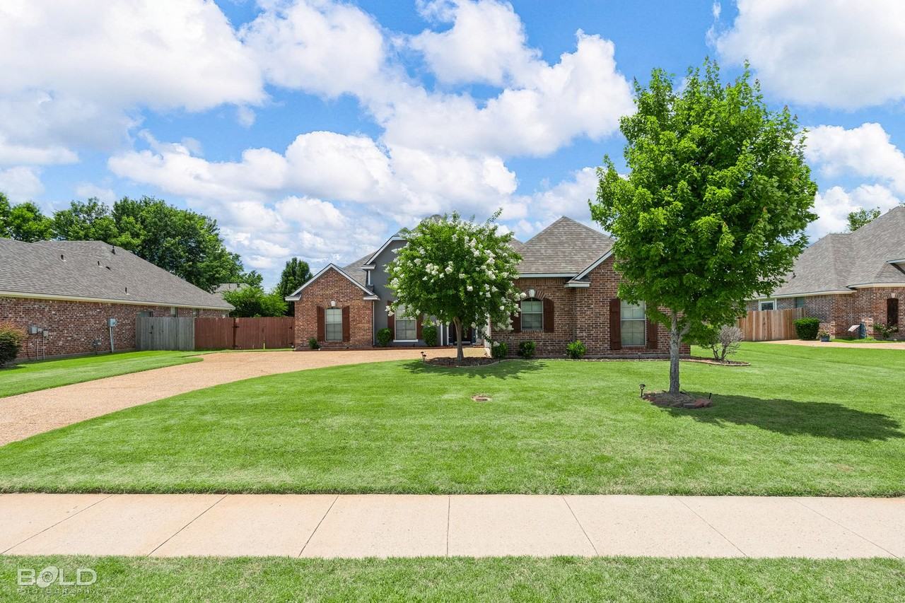 410 Half Moon Ln - Photo 2 of 33
