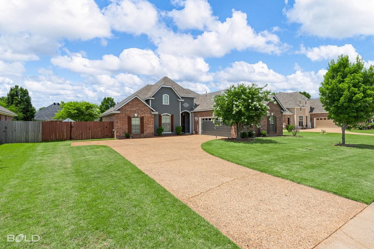 410 Half Moon Ln - Photo 4 of 33