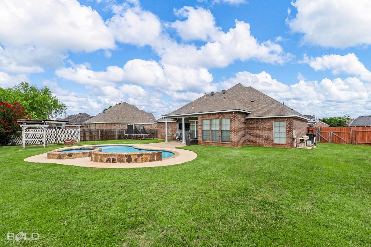 410 Half Moon Ln - Photo 7 of 33