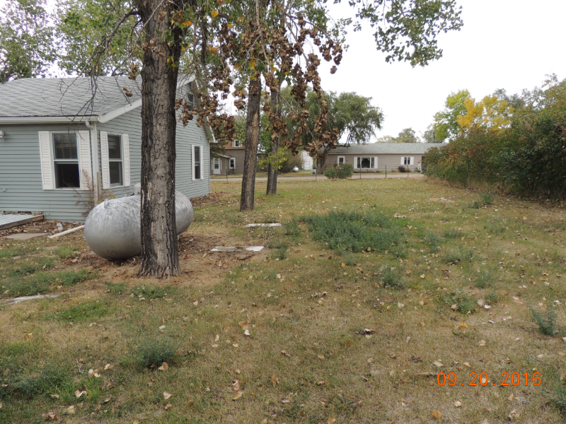 402 1st St N - Photo 2 of 14