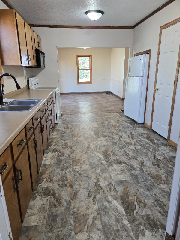402 1st St N - Photo 4 of 14
