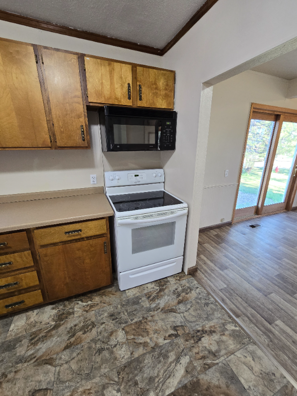 402 1st St N - Photo 5 of 14