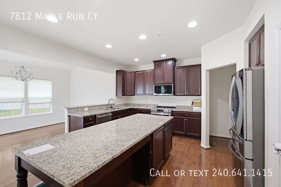 7812 Maple Run Ct - Photo 6 of 37