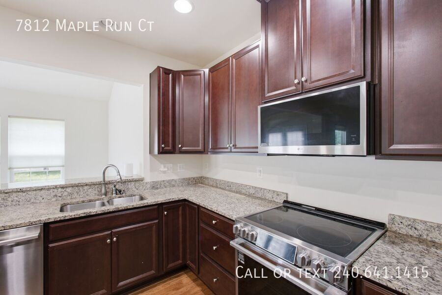 7812 Maple Run Ct - Photo 7 of 37