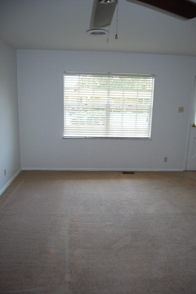 7712 Colony Ln - Photo 4 of 19