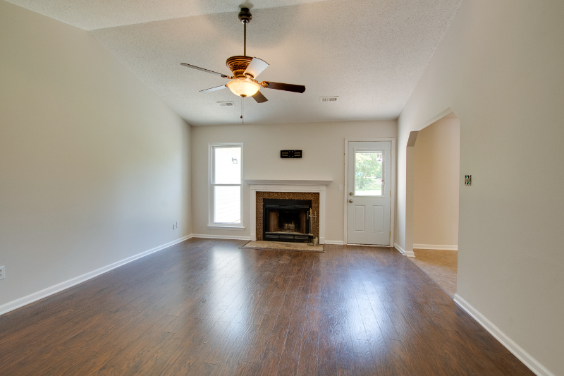 238 Barberry Ln - Photo 4 of 25