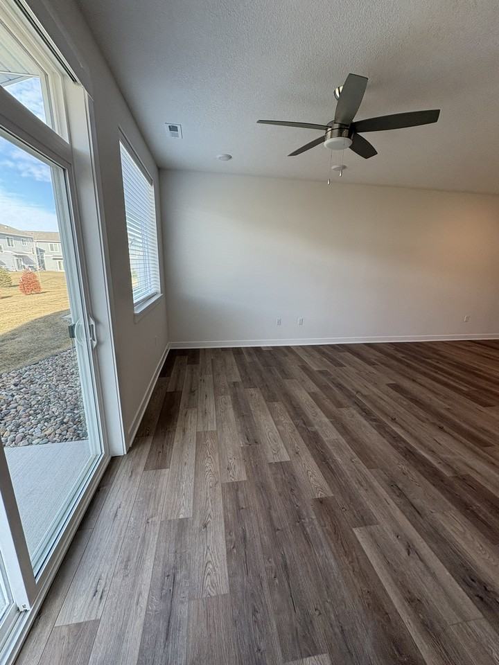 220 Nw Waverly Dr #1 - Photo 4 of 33