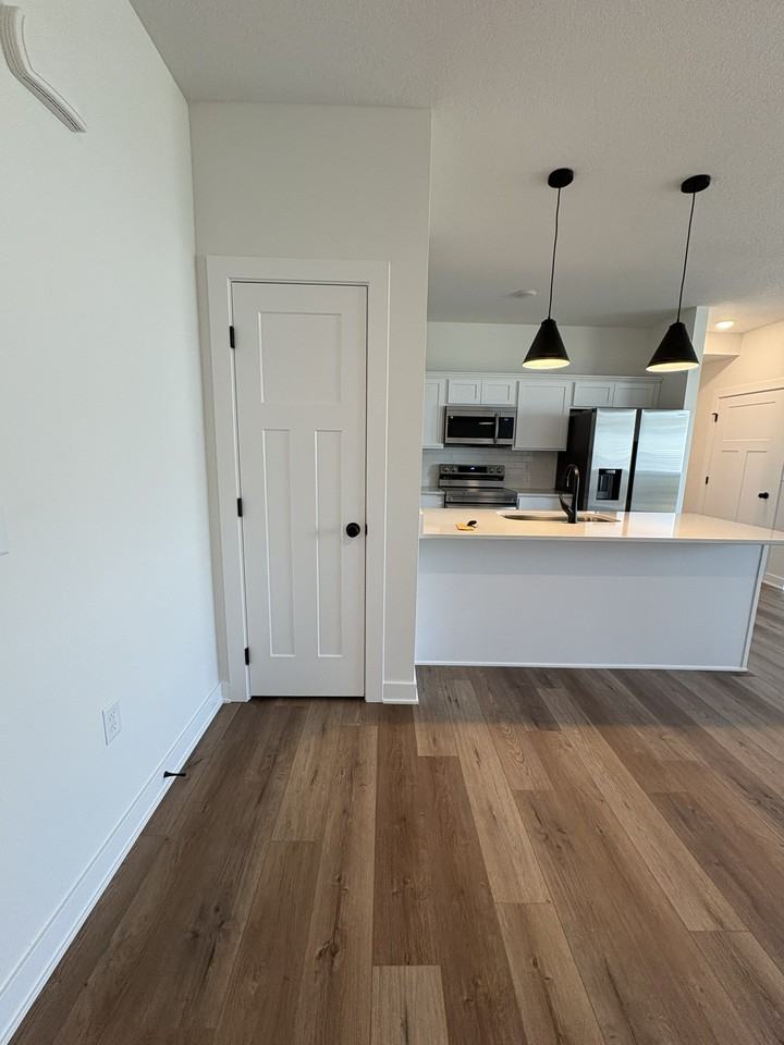 220 Nw Waverly Dr #1 - Photo 6 of 33
