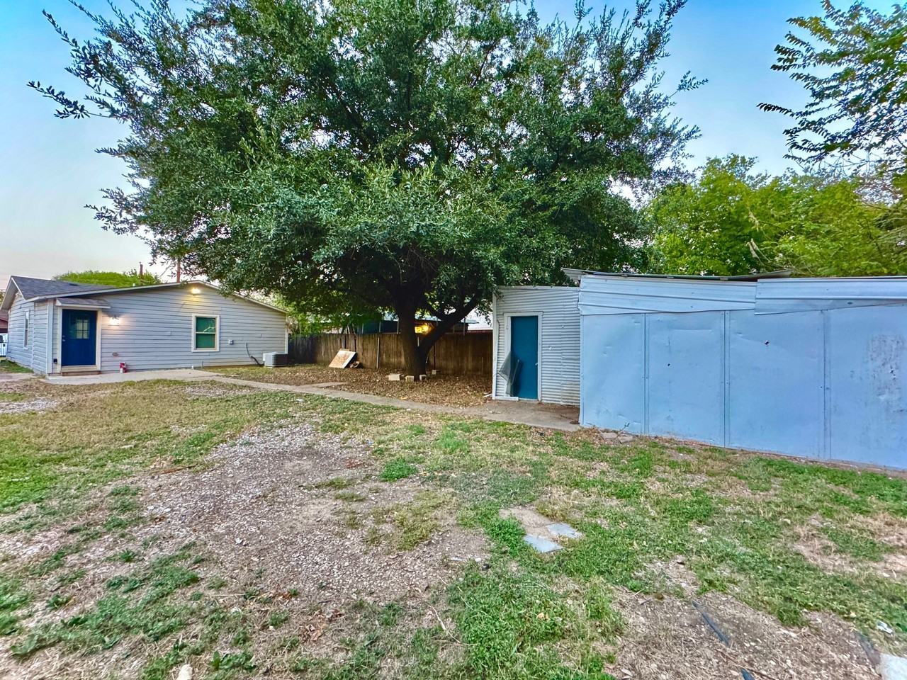 4562 Mexicana Rd - Photo 4 of 13