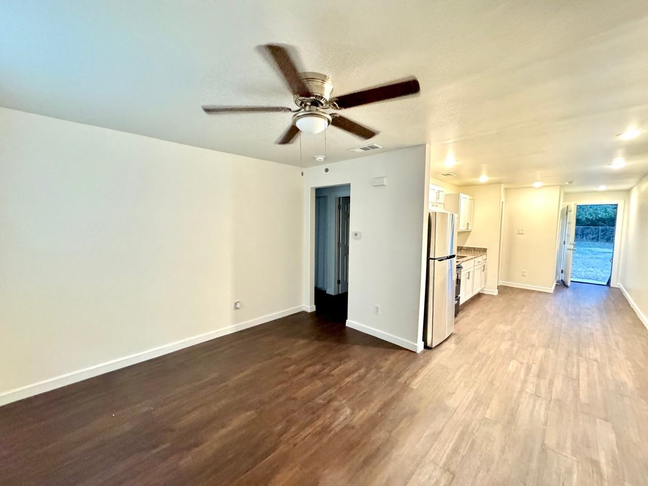 4562 Mexicana Rd - Photo 5 of 13