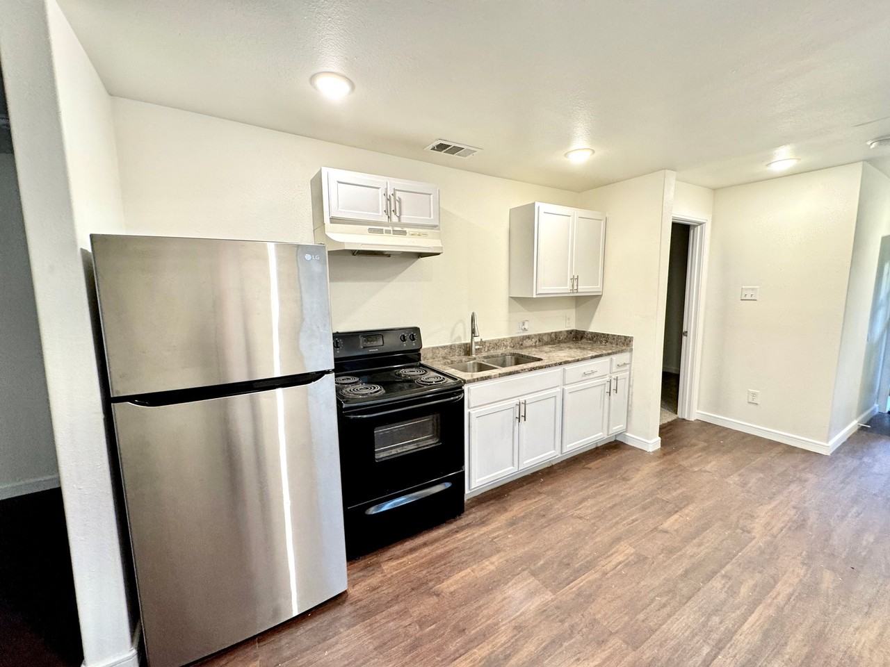 4562 Mexicana Rd - Photo 6 of 13
