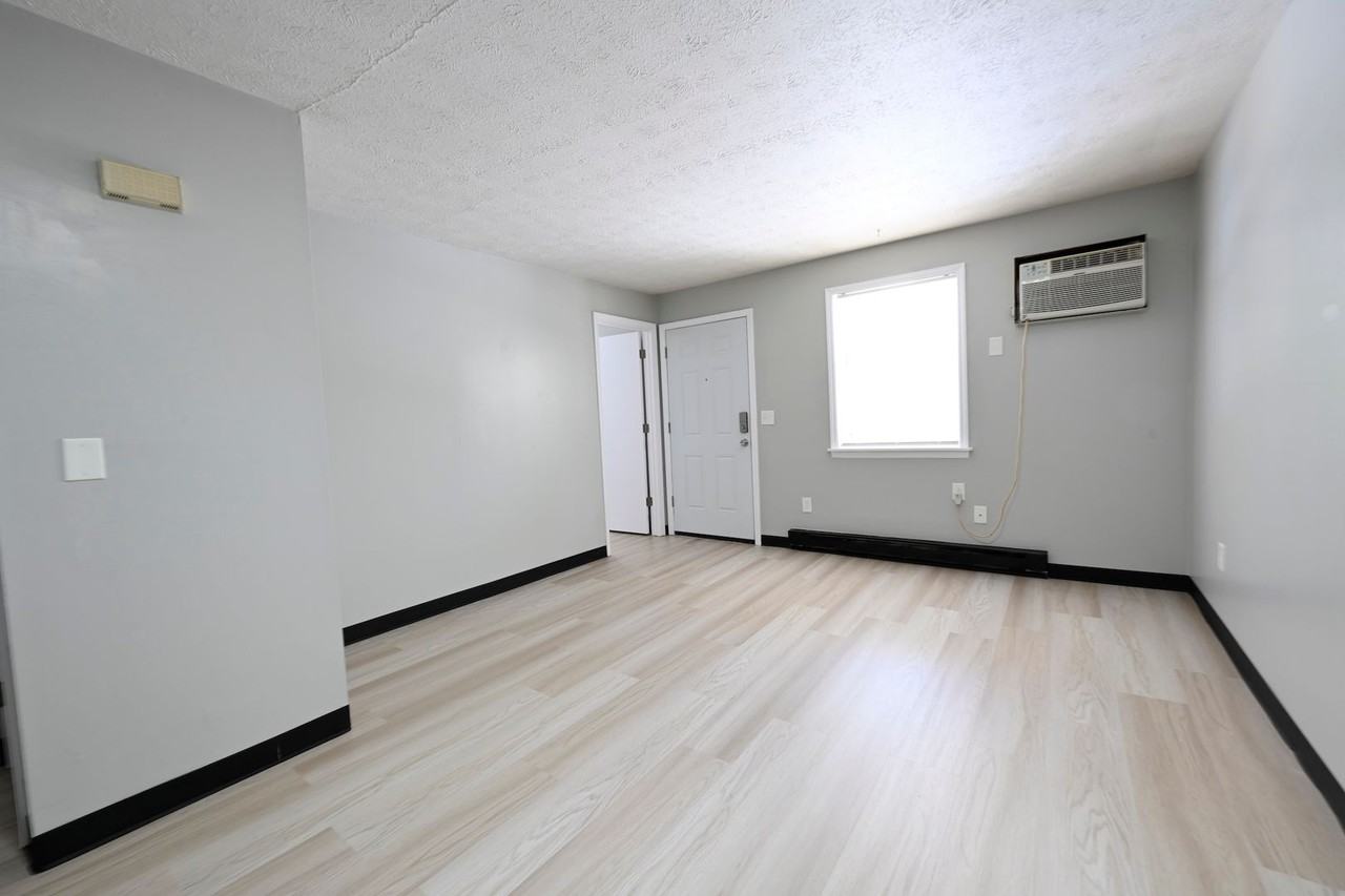 26 Sunnyslope Dr #26M - Photo 3 of 12