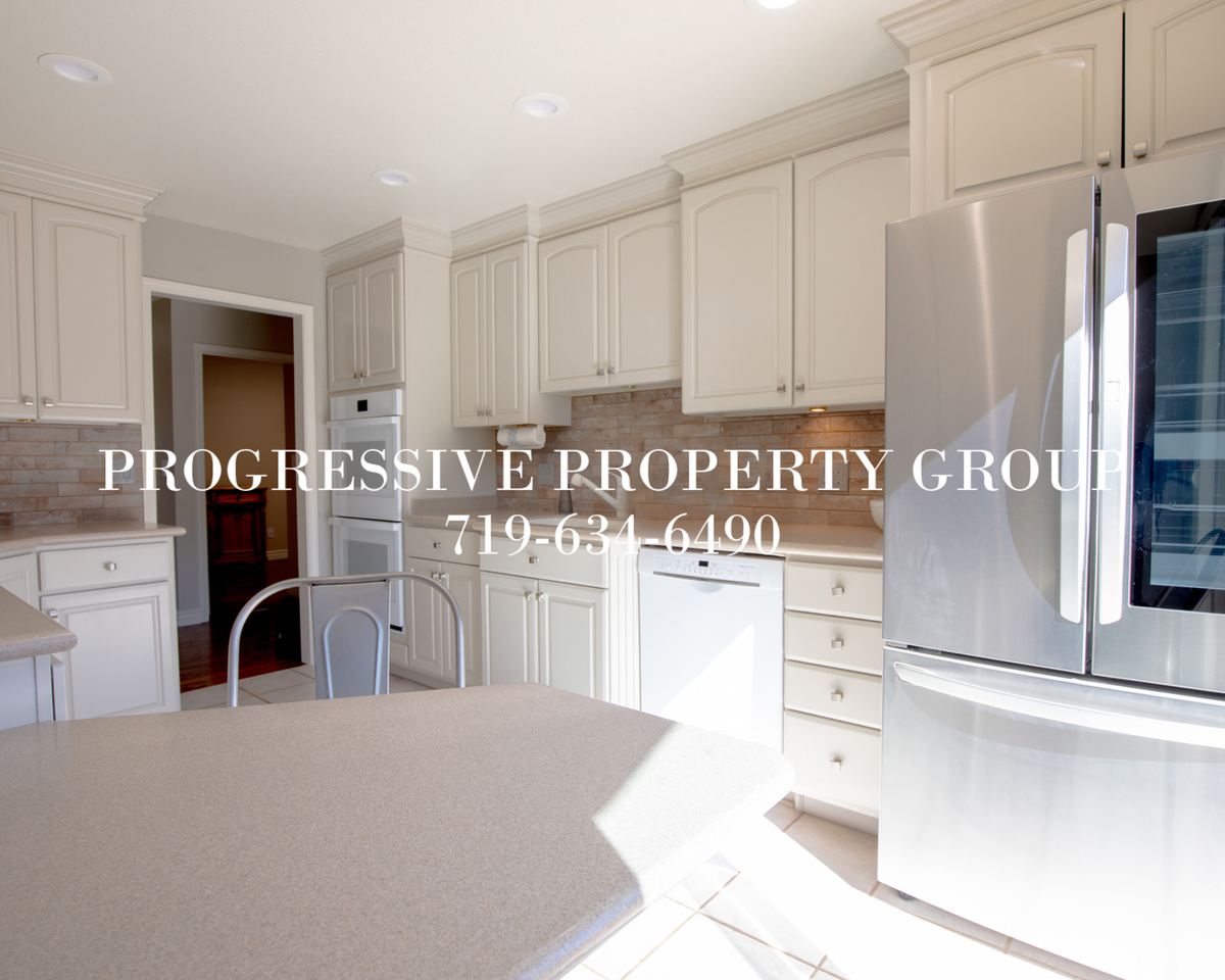 1120 Hill Cir - Photo 7 of 27