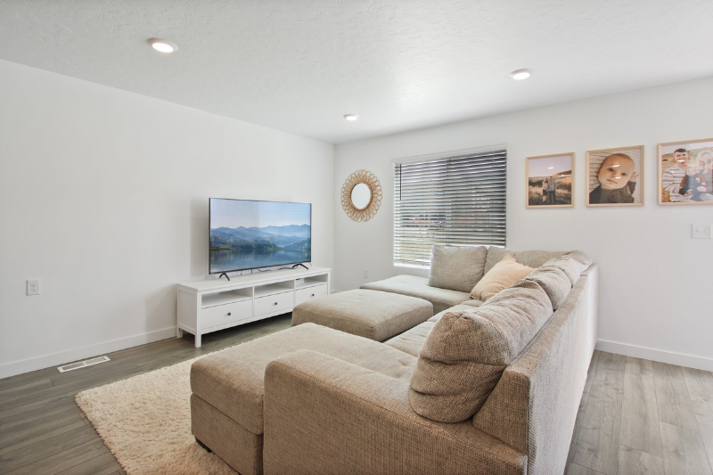 2817 N Airmen Ave - Photo 2 of 18