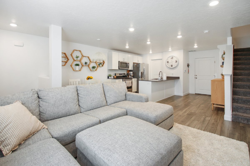 2817 N Airmen Ave - Photo 3 of 18
