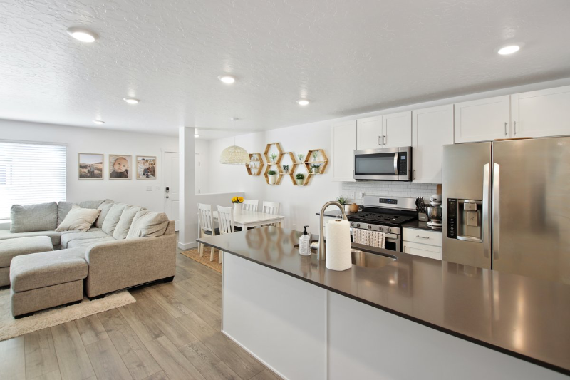 2817 N Airmen Ave - Photo 5 of 18