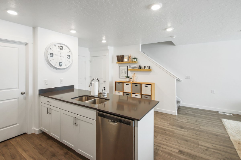 2817 N Airmen Ave - Photo 6 of 18