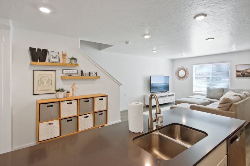 2817 N Airmen Ave - Photo 7 of 18