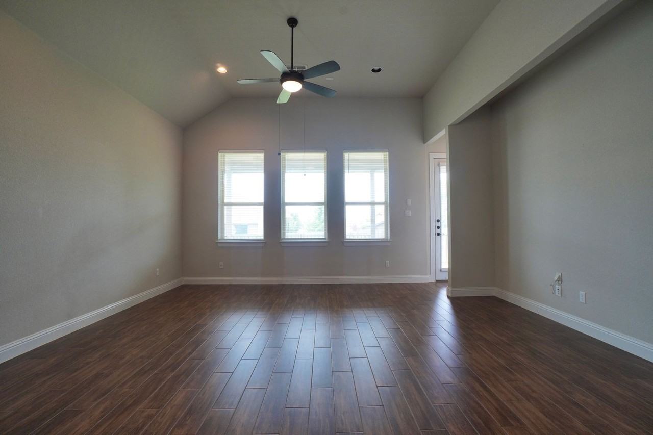 6650 Verona Pl - Photo 5 of 39