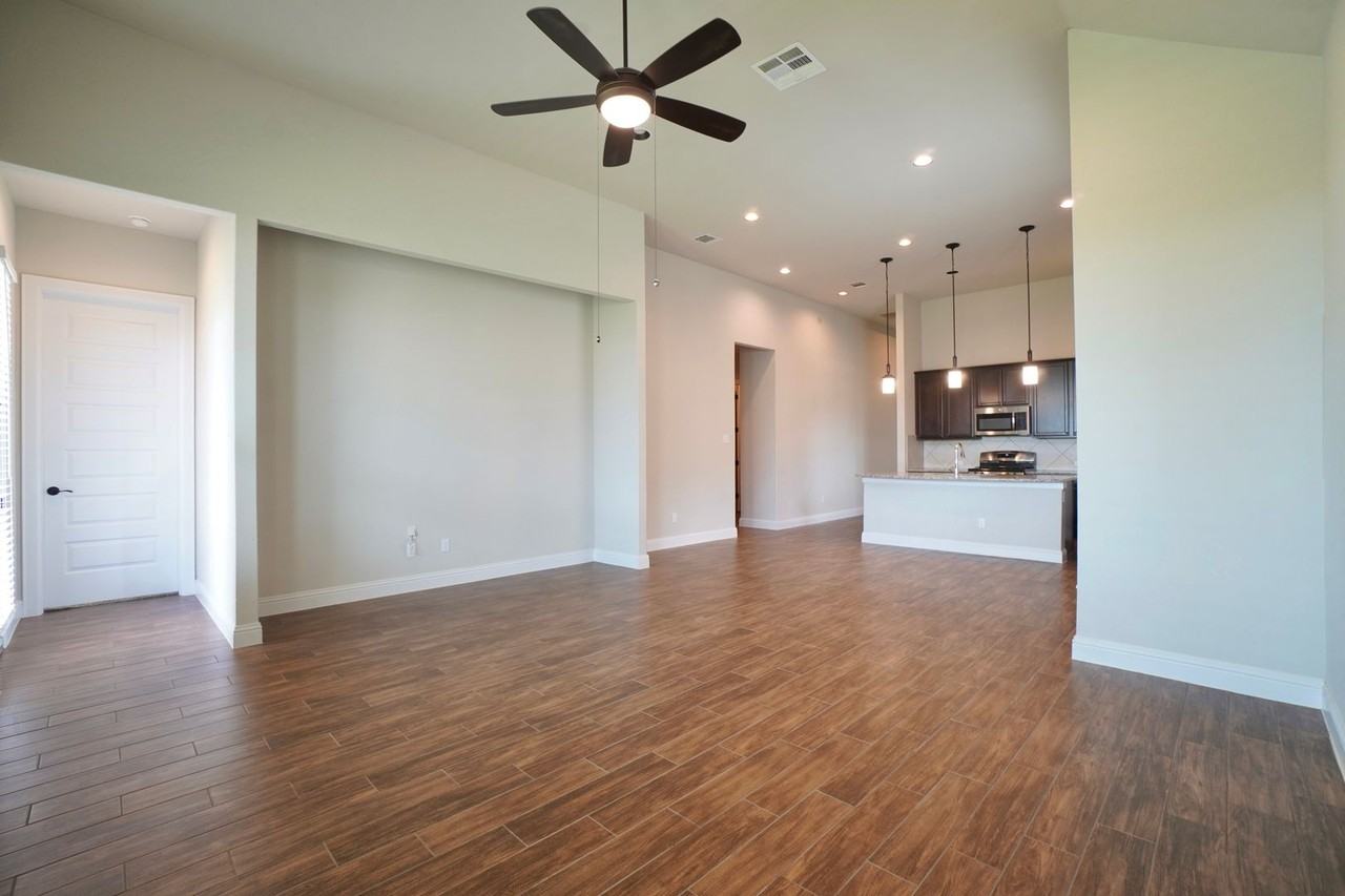 6650 Verona Pl - Photo 7 of 39