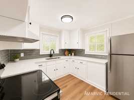 featured image of 1107 College St #B