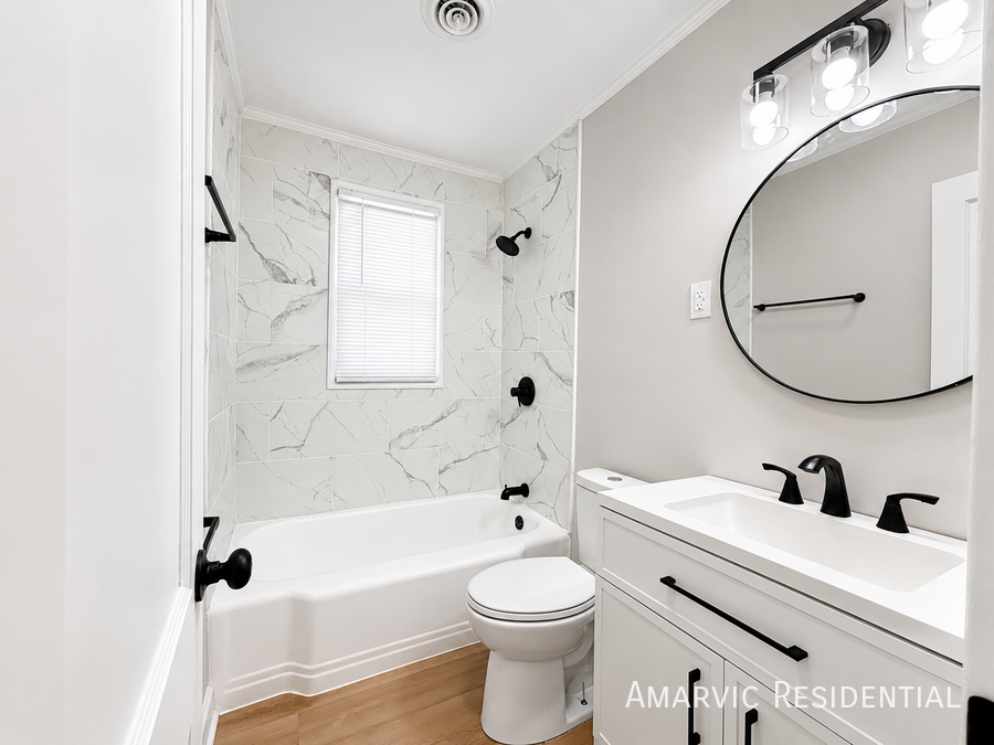 1107 College St #B - Photo 4 of 11