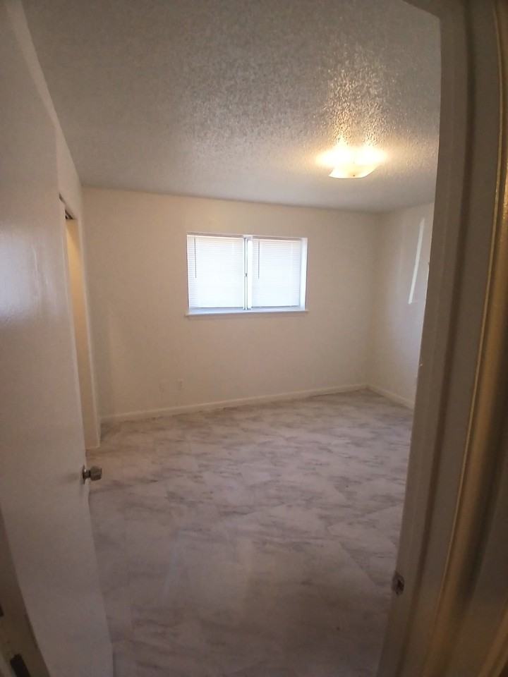 100 Plum Ave #12 - Photo 4 of 11
