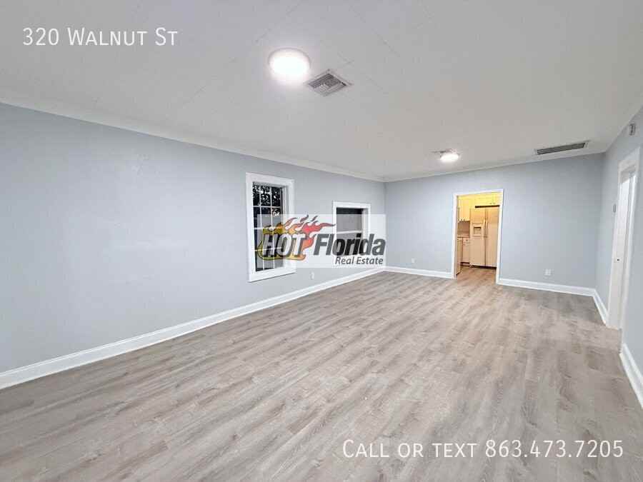 320 Walnut St - Photo 6 of 17