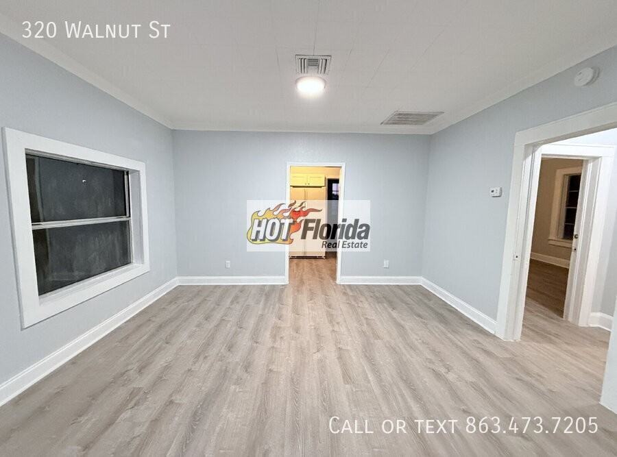 320 Walnut St - Photo 7 of 17