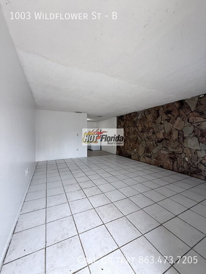 1003 Wildflower St #B - Photo 3 of 19