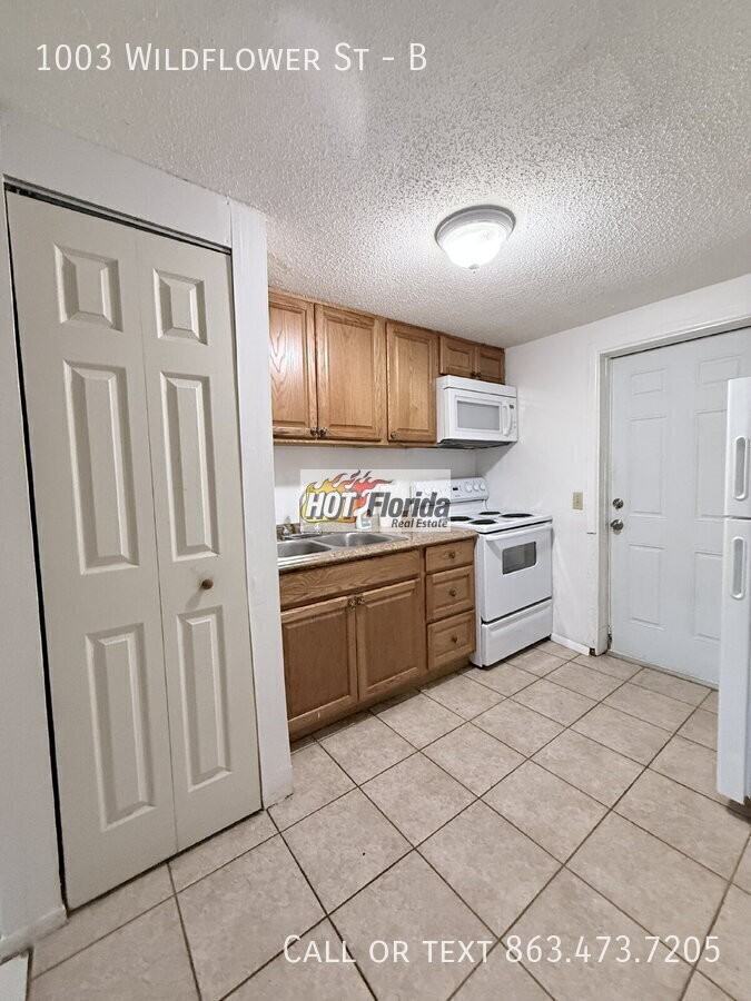 1003 Wildflower St #B - Photo 6 of 19