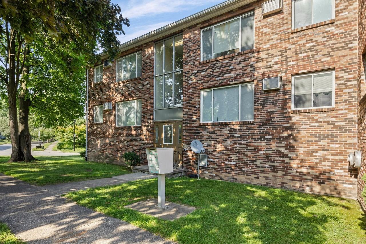 725 Cedarwood Ter #C - Photo 2 of 50